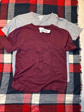 Sovereign Code Men's V-Neck Tee - Burgundy & Heather Gray